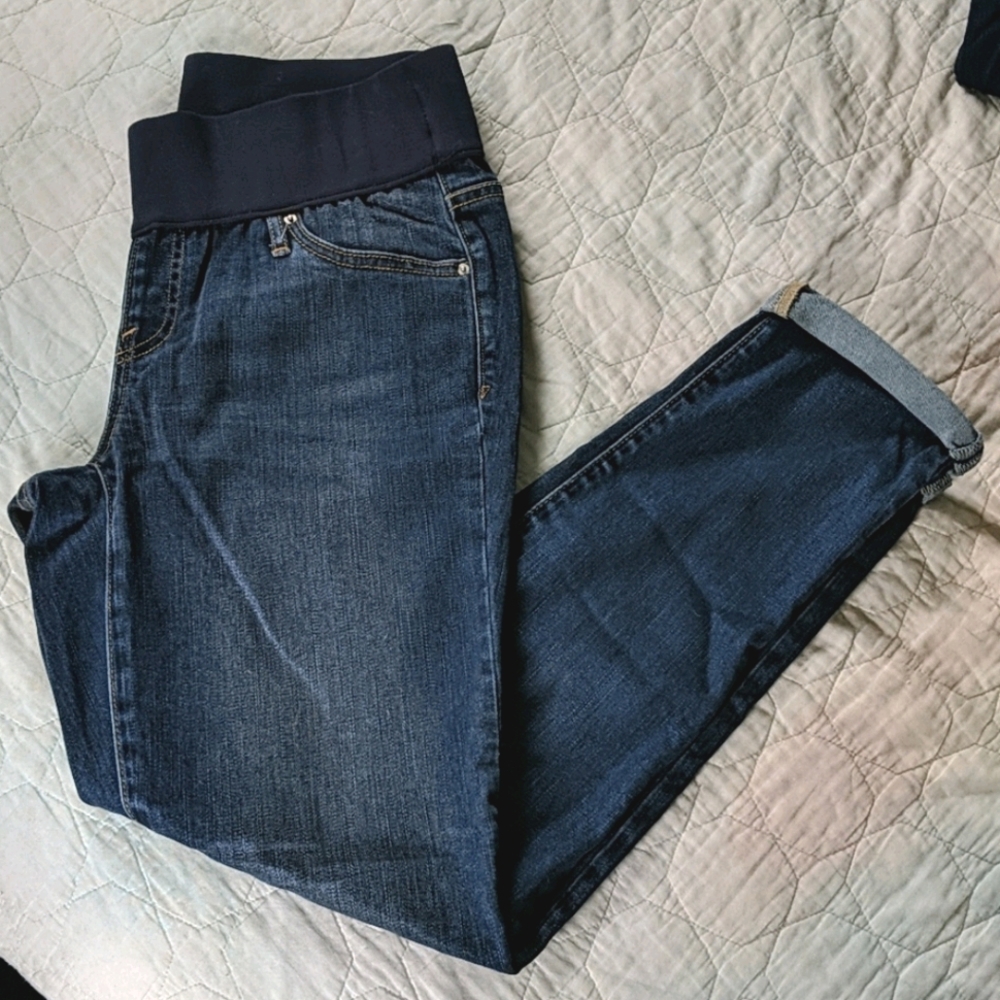 Maternity boyfriend jeans 🤰👖
